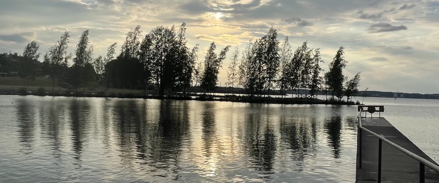フィンランド生活備忘録　夕食後はちょっと泳ぎに行ってくるよ
