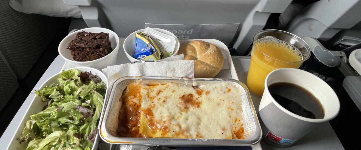 帰国便の最大の楽しみ？！　ルフトハンザドイツ航空の機内食は美味しかったですよ